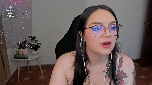 Snapshot of anaveleeez chatting on 14, 12, 2024 anaveleeez online show from 14, 12, 2024