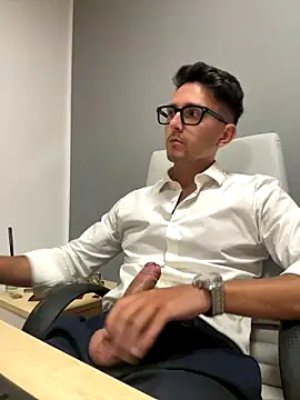 Snapshot of masterboss_ chatting on 13, 9, 2025 masterboss  online show from 13, 9, 2025