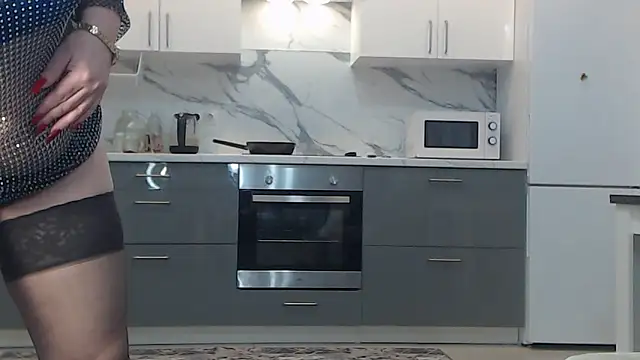 Snapshot of V-Alice chatting on 9, 11, 2025 V-Alice online show from 9, 11, 2025