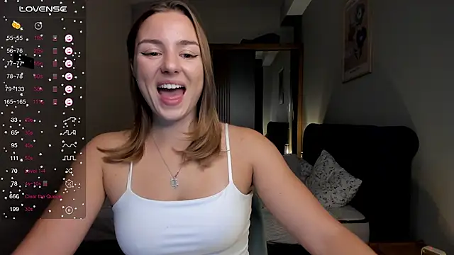 Snapshot of ThreeshaWhite chatting on 15, 10, 2025 ThreeshaWhite online show from 15, 10, 2025