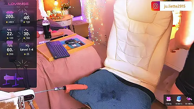 Snapshot of JulietteVolpeWyorika chatting on 8, 3, 2025 JulietteVolpeWyorika online show from 8, 3, 2025