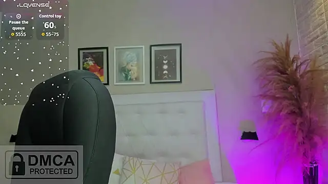 emma  smith1 online show from 10, 4, 2026