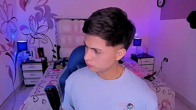 Snapshot of Niicky1_ chatting on 17, 12, 2024 Niicky1 online show from 17, 12, 2024