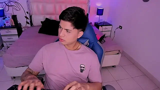 Snapshot of Niicky1_ chatting on 20, 12, 2024 Niicky1 online show from 20, 12, 2024