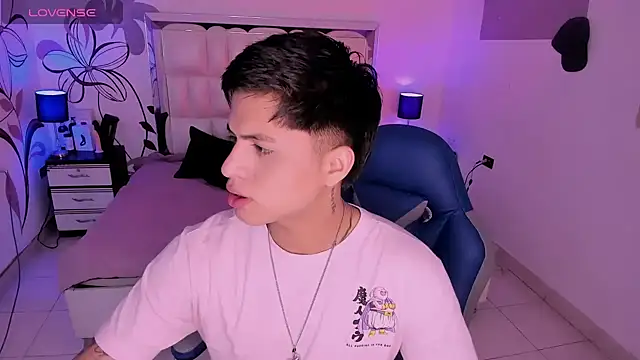 Snapshot of Niicky1_ chatting on 23, 12, 2024 Niicky1 online show from 23, 12, 2024