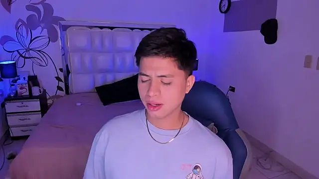 Snapshot of Niicky1_ chatting on 30, 12, 2024 Niicky1 online show from 30, 12, 2024