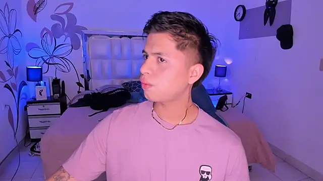 Snapshot of Niicky1_ chatting on 2, 2, 2025 Niicky1 online show from 2, 2, 2025