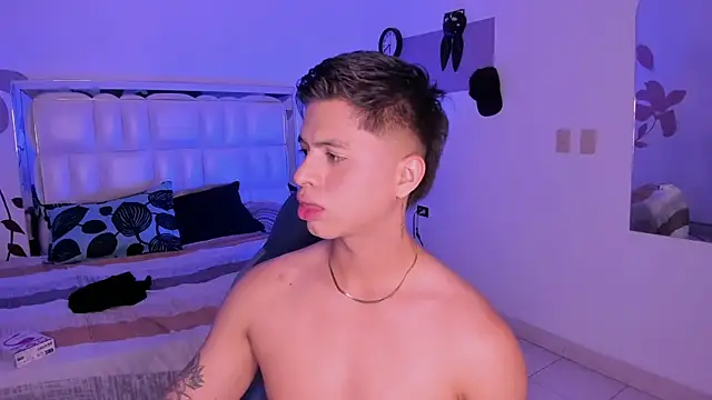 Snapshot of Niicky1_ chatting on 2, 3, 2025 Niicky1 online show from 2, 3, 2025