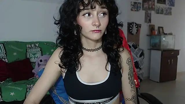 Snapshot of kitty22_ chatting on 13, 12, 2024 kitty22 online show from 13, 12, 2024