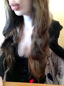 Snapshot of Elza_kom chatting on 8, 6, 2026 Elza kom online show from 8, 6, 2026