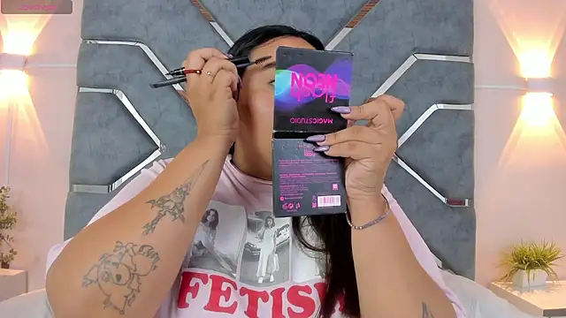 LucciaPorter online show from 20, 4, 2026