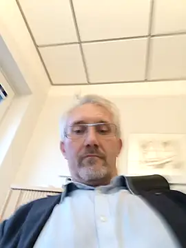 Snapshot of tom-swede chatting on 27, 10, 2025 tom-swede online show from 27, 10, 2025