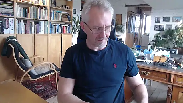 Snapshot of tom-swede chatting on 2, 12, 2025 tom-swede online show from 2, 12, 2025