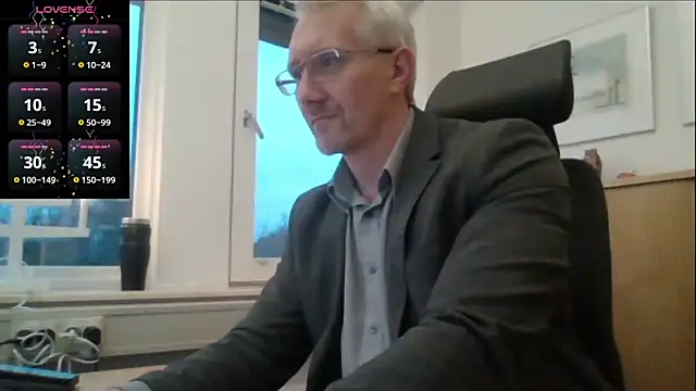 Snapshot of tom-swede chatting on 5, 12, 2025 tom-swede online show from 5, 12, 2025