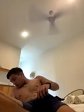 Snapshot of Magicerosxx69 chatting on 10, 10, 2025 Magicerosxx69 online show from 10, 10, 2025