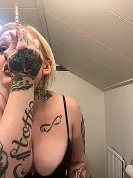 Snapshot of QueenOfFknBj chatting on 13, 1, 2025 QueenOfFknBj online show from 13, 1, 2025