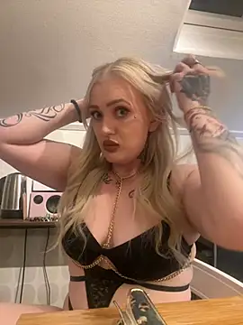 Snapshot of QueenOfFknBj chatting on 4, 3, 2025 QueenOfFknBj online show from 4, 3, 2025