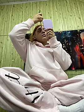 sara winehouse1 online show from 24, 4, 2026