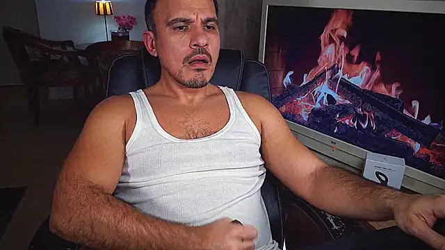 Snapshot of officeman7 chatting on 11, 12, 2024 officeman7 online show from 11, 12, 2024