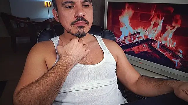 Snapshot of officeman7 chatting on 7, 2, 2025 officeman7 online show from 7, 2, 2025