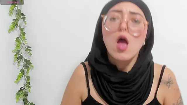 Snapshot of aysel_elid chatting on 8, 2, 2025 aysel elid online show from 8, 2, 2025