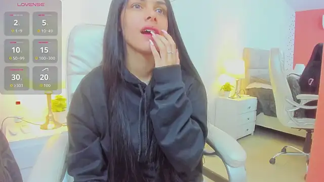 ChloeHarper  online show from 26, 11, 2025