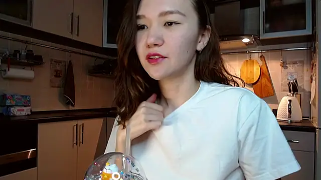 Kelly Yon online show from 16, 3, 2025