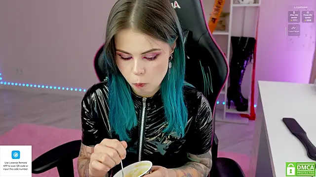 Snapshot of Latex_Kitty chatting on 21, 10, 2025 Latex Kitty online show from 21, 10, 2025