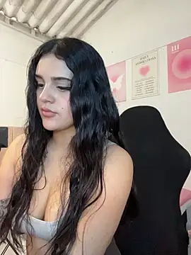 Snapshot of violet-333 chatting on 13, 6, 2026 violet-333 online show from 13, 6, 2026
