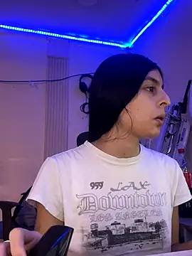 Snapshot of cristel_17 chatting on 23, 9, 2025 cristel 17 online show from 23, 9, 2025