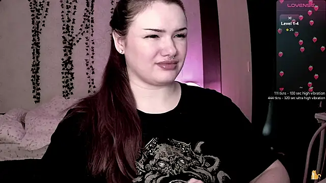 strawberry elfcat online show from 28, 10, 2025