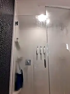 Snapshot of chainjulious chatting on 16, 12, 2025 chainjulious online show from 16, 12, 2025