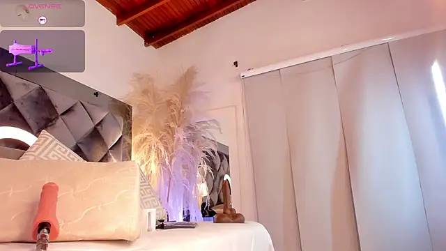 sofhiaa adaams online show from 28, 10, 2025