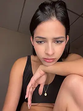 violetta-brown1 online show from 11, 4, 2026