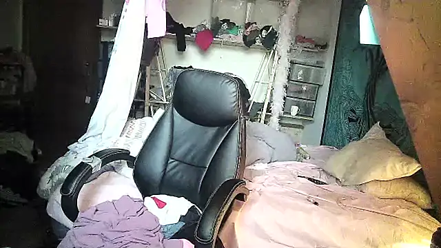 Ombeline1 online show from 4, 3, 2025