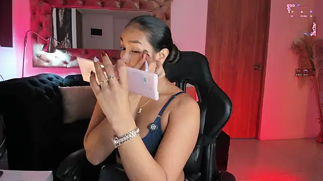 AmelyaMann online show from 17, 4, 2026