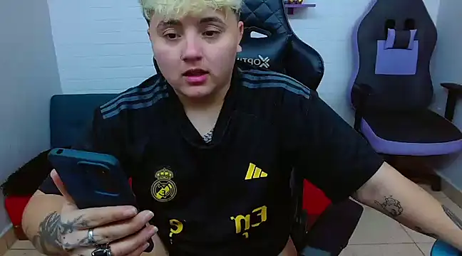 isabeautyx19 online show from 12, 1, 2025