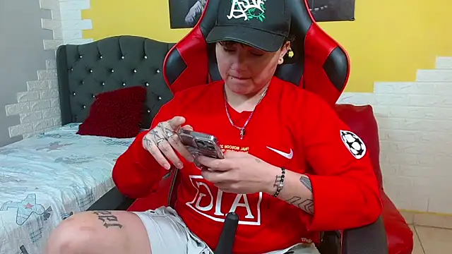 isabeautyx19 online show from 12, 2, 2026