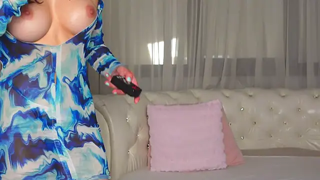 Snapshot of NinaCrystal1 chatting on 10, 12, 2024 NinaCrystal1 online show from 10, 12, 2024