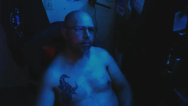 Snapshot of KrazyLegz chatting on 25, 4, 2026 KrazyLegz online show from 25, 4, 2026