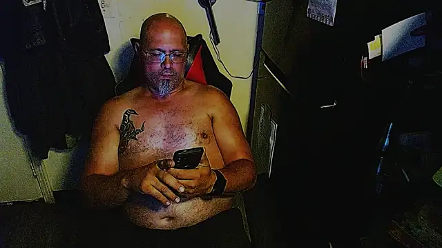 Snapshot of KrazyLegz chatting on 5, 7, 2026 KrazyLegz online show from 5, 7, 2026