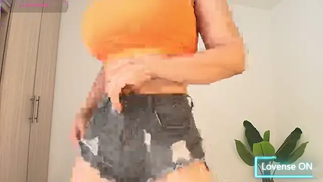 Snapshot of perla_milf4u chatting on 12, 10, 2025 perla milf4u online show from 12, 10, 2025