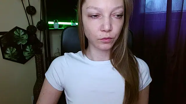 EmillyPlay online show from 9, 4, 2026