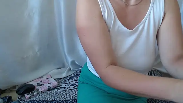 Burberrry  online show from 22, 9, 2025