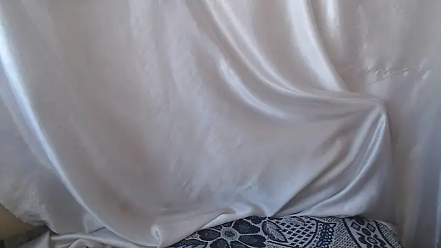 Burberrry  online show from 28, 10, 2025