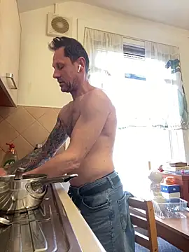 Snapshot of Yourhotboy_42 chatting on 5, 4, 2026 Yourhotboy 42 online show from 5, 4, 2026