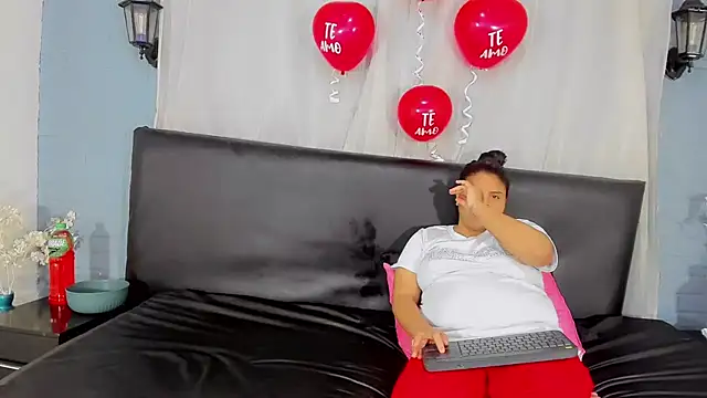 brunnette hot online show from 14, 2, 2025