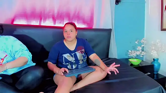 brunnette hot online show from 18, 2, 2025