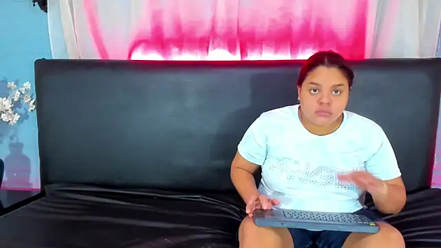 brunnette hot online show from 27, 2, 2025