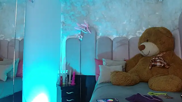 puca ebony online show from 3, 11, 2025